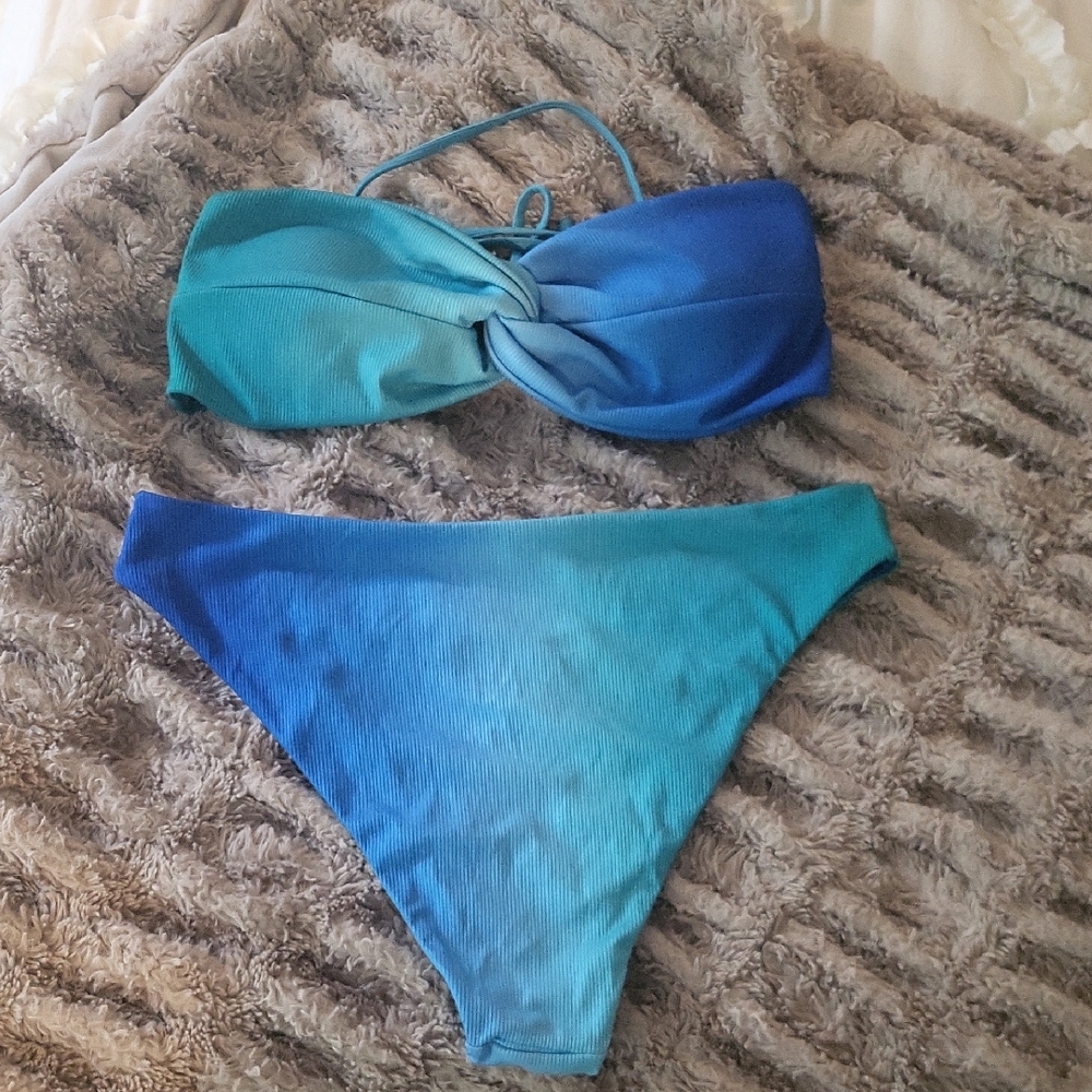 Pretty Blue Ombre Bandeau Style Bikini🐬